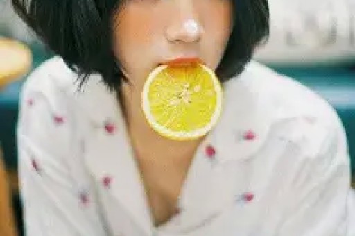 探店博主的一个“避雷贴”杀死了一家排队三小时的网红店？